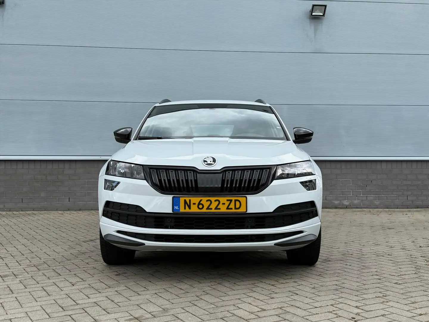 Skoda Karoq 1.5 TSI 150 pk DSG Sportline Business | 19" | trek Weiß - 2