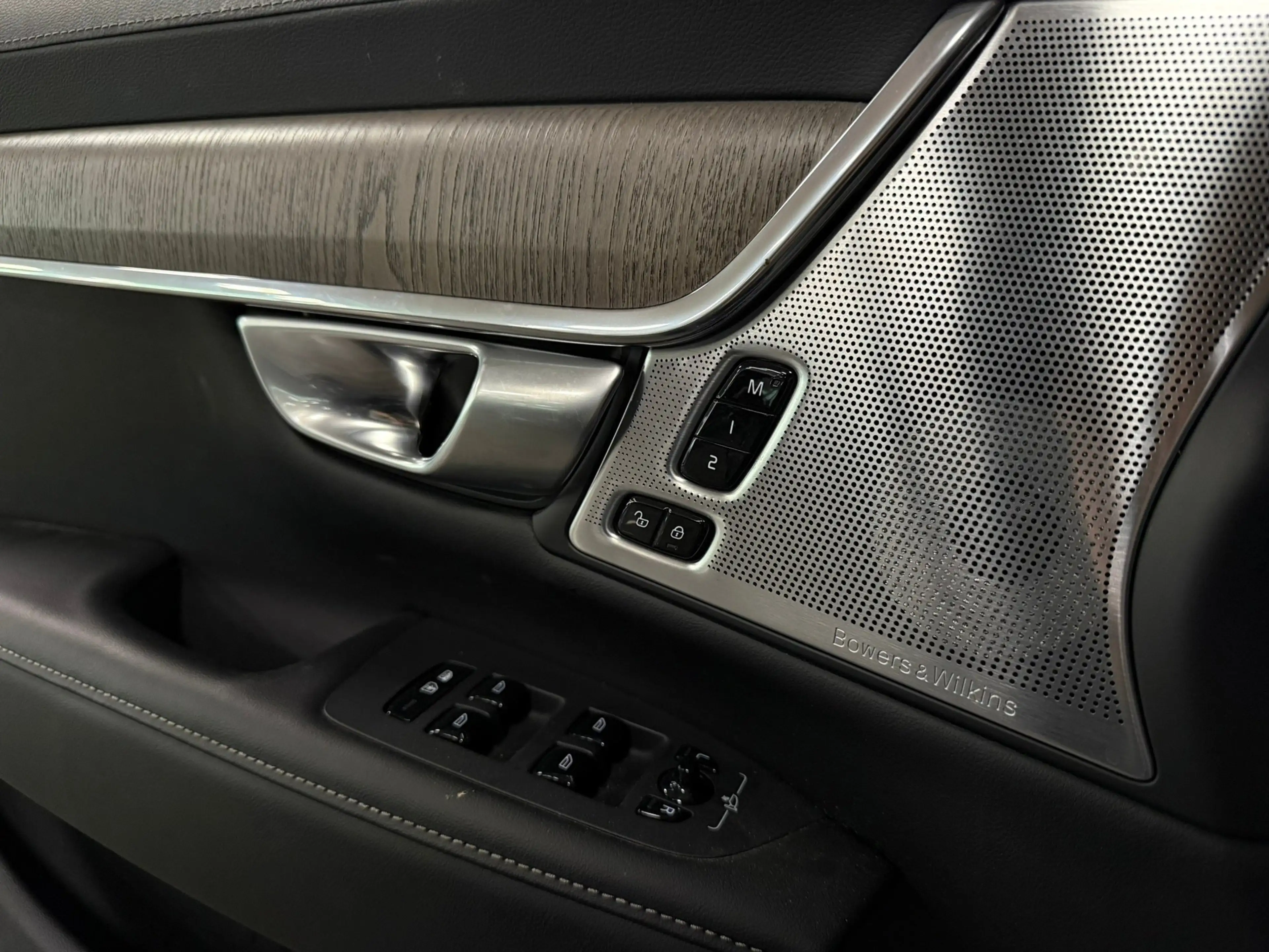 Volvo V90 T8 AWD Recharge Ultimate Dark | Bowers & Wilkins | — photo 44