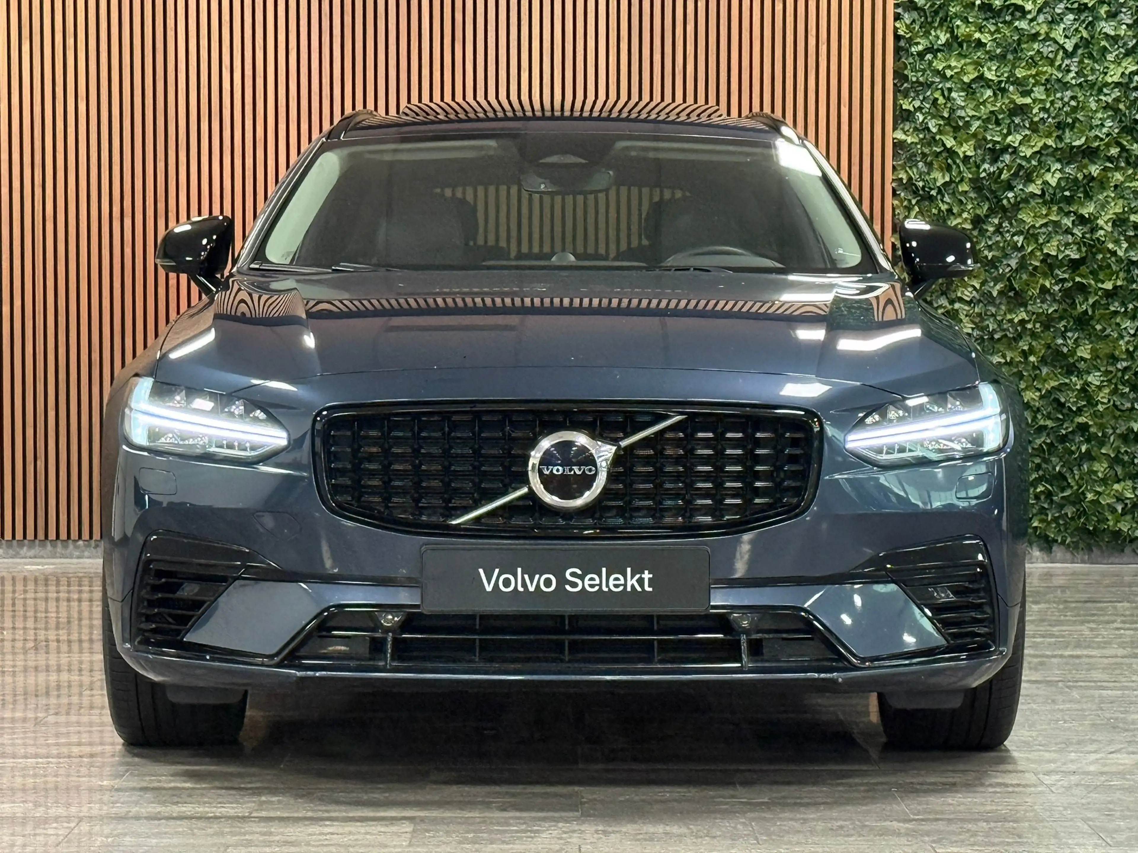 Volvo V90 T8 AWD Recharge Ultimate Dark | Bowers & Wilkins | — photo 2