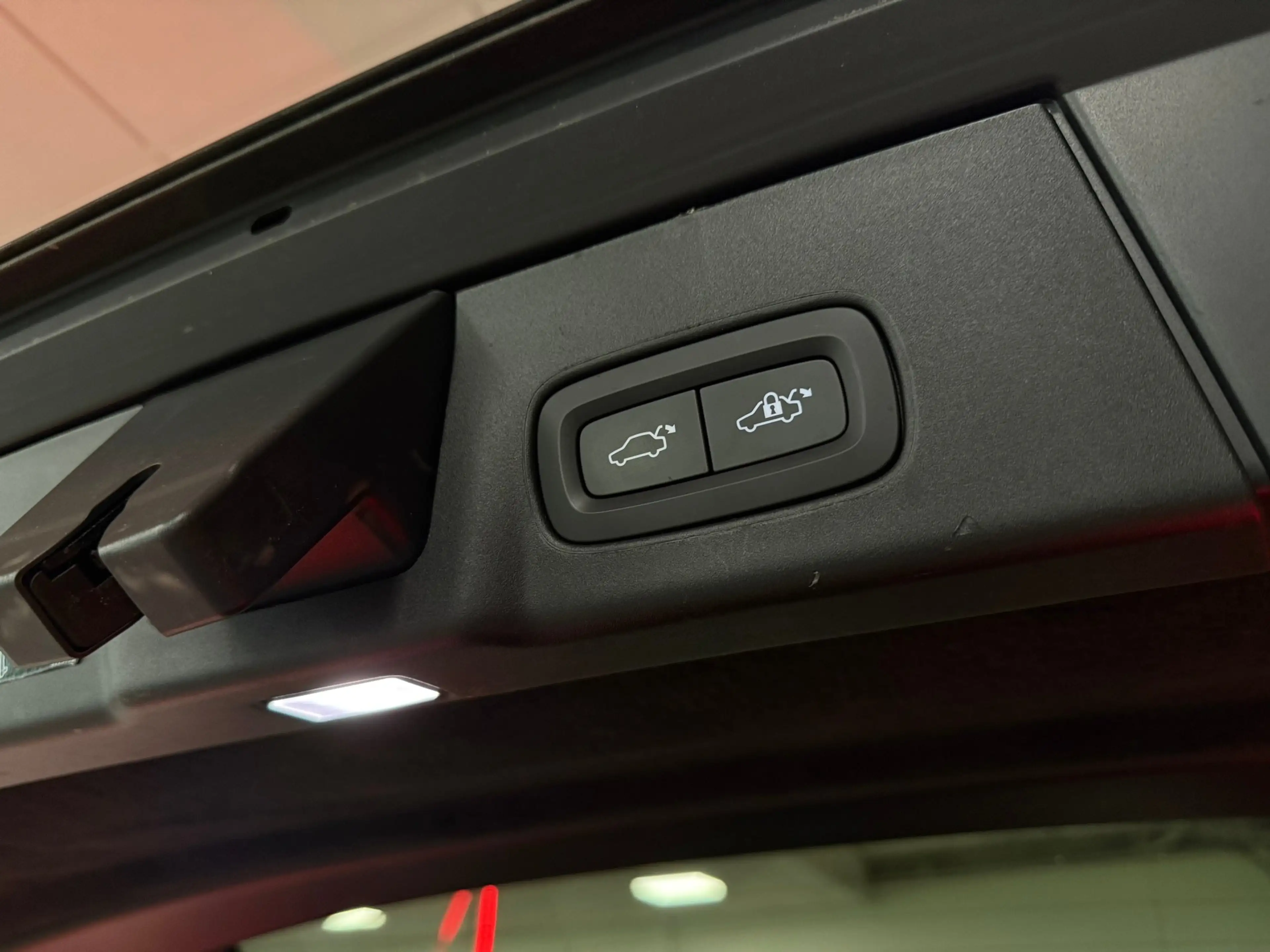 Volvo V90 T8 AWD Recharge Ultimate Dark | Bowers & Wilkins | — photo 28