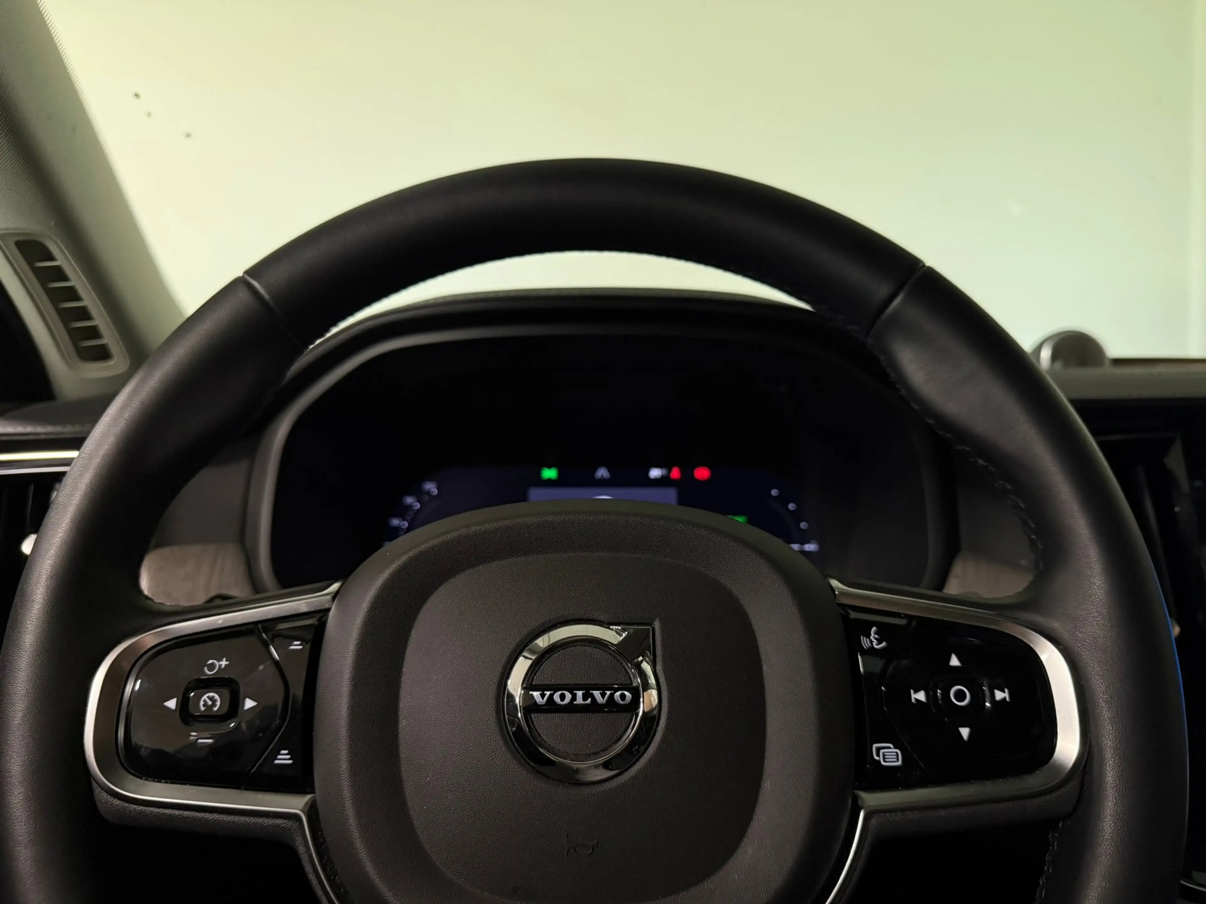 Volvo V90 T8 AWD Recharge Ultimate Dark | Bowers & Wilkins | — photo 19