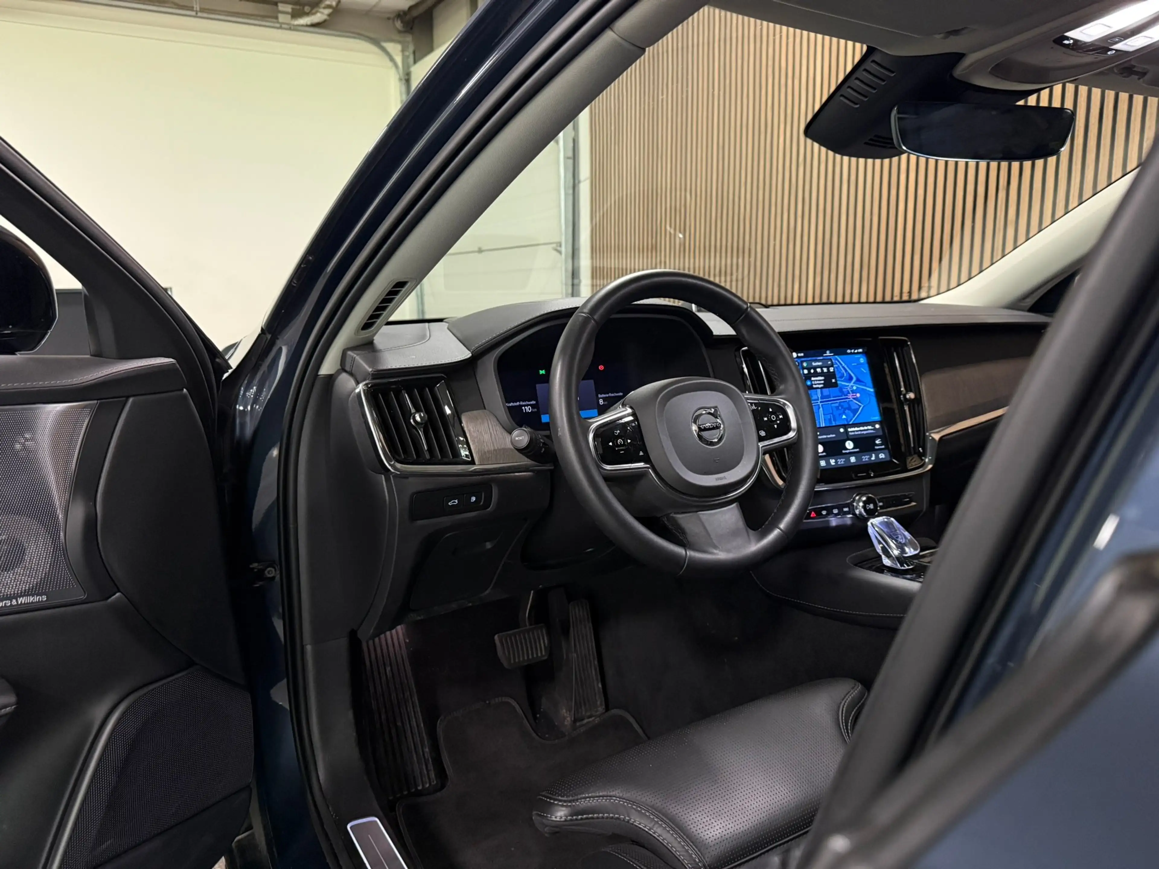 Volvo V90 T8 AWD Recharge Ultimate Dark | Bowers & Wilkins | — photo 16