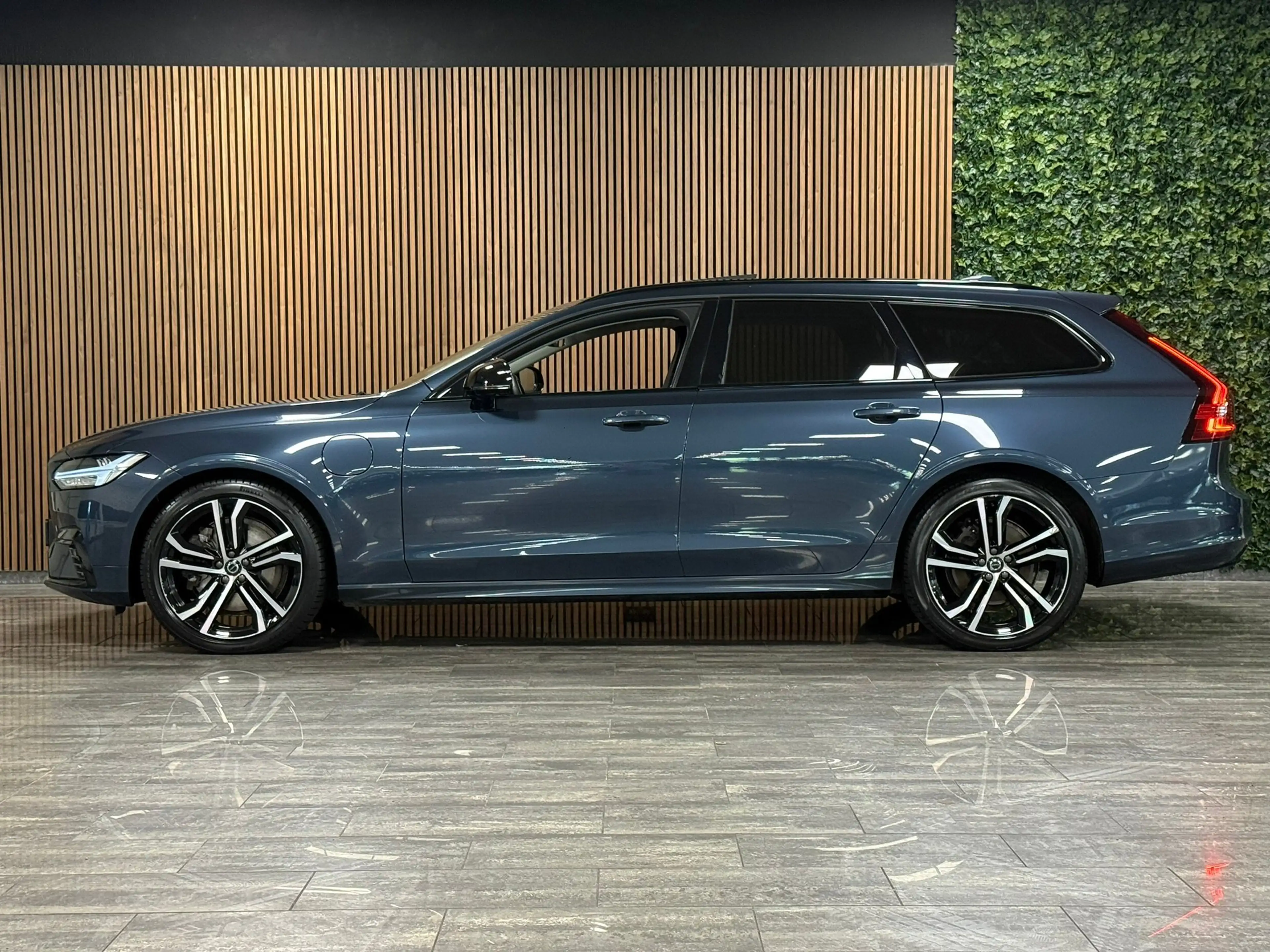 Volvo V90 T8 AWD Recharge Ultimate Dark | Bowers & Wilkins | — photo 5
