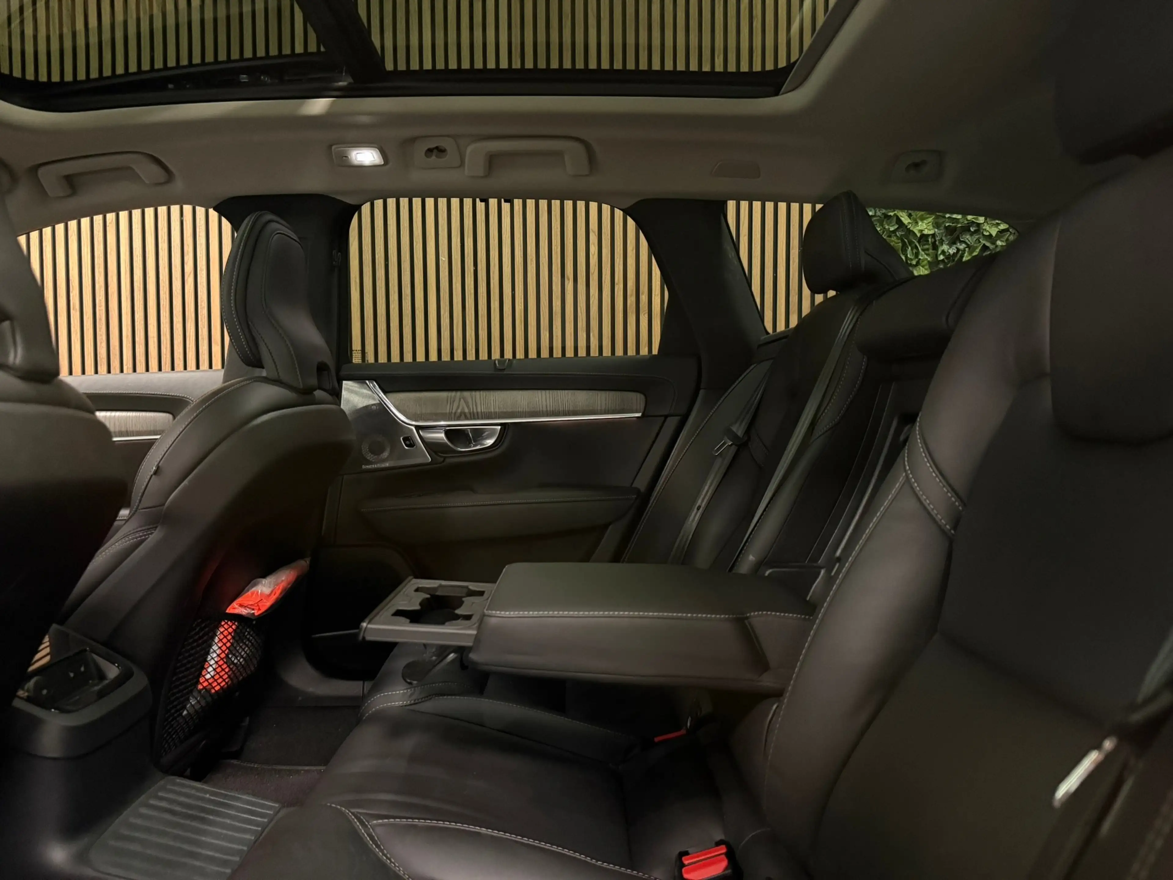 Volvo V90 T8 AWD Recharge Ultimate Dark | Bowers & Wilkins | — photo 13