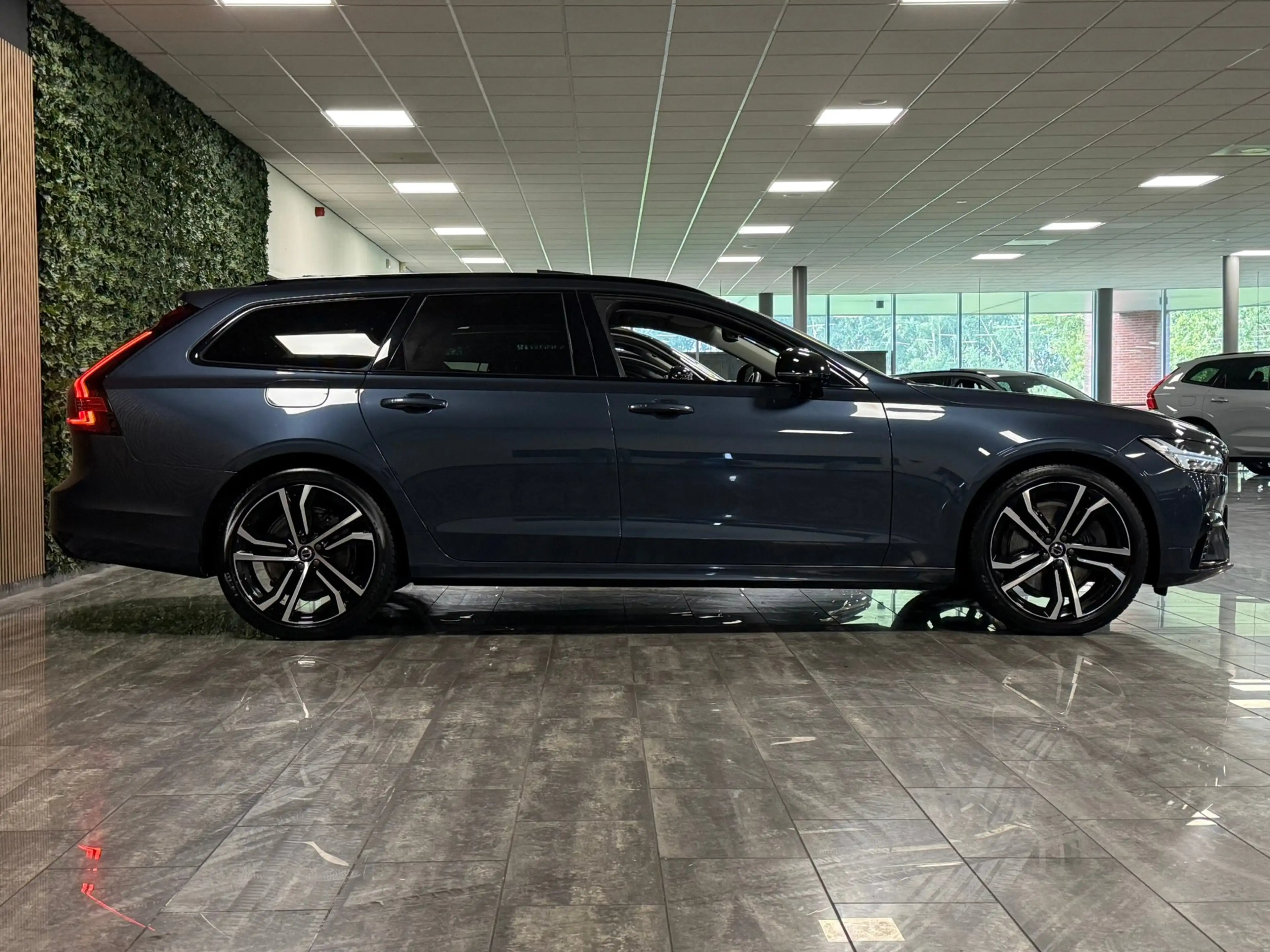 Volvo V90 T8 AWD Recharge Ultimate Dark | Bowers & Wilkins | — photo 8