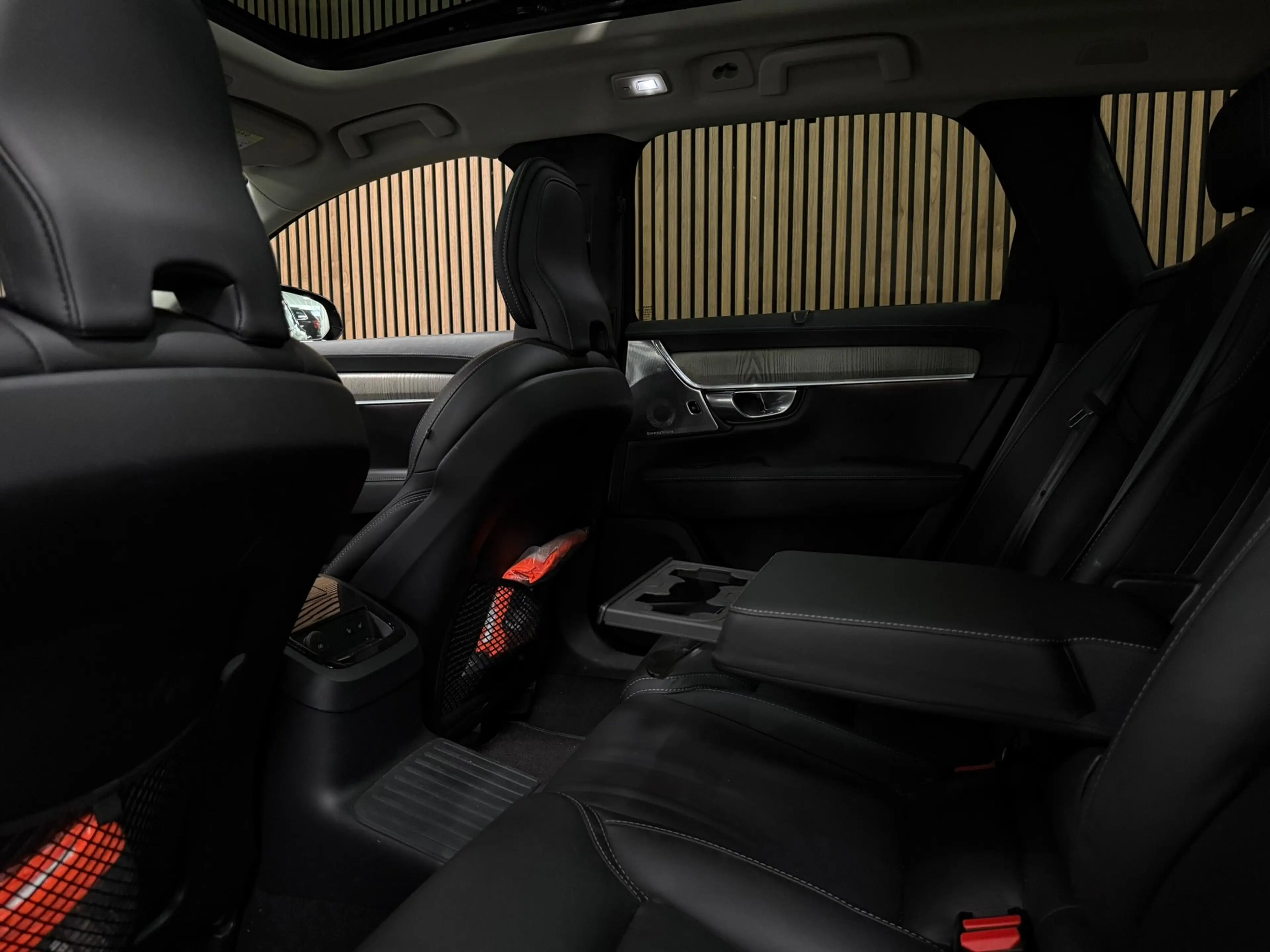 Volvo V90 T8 AWD Recharge Ultimate Dark | Bowers & Wilkins | — photo 12