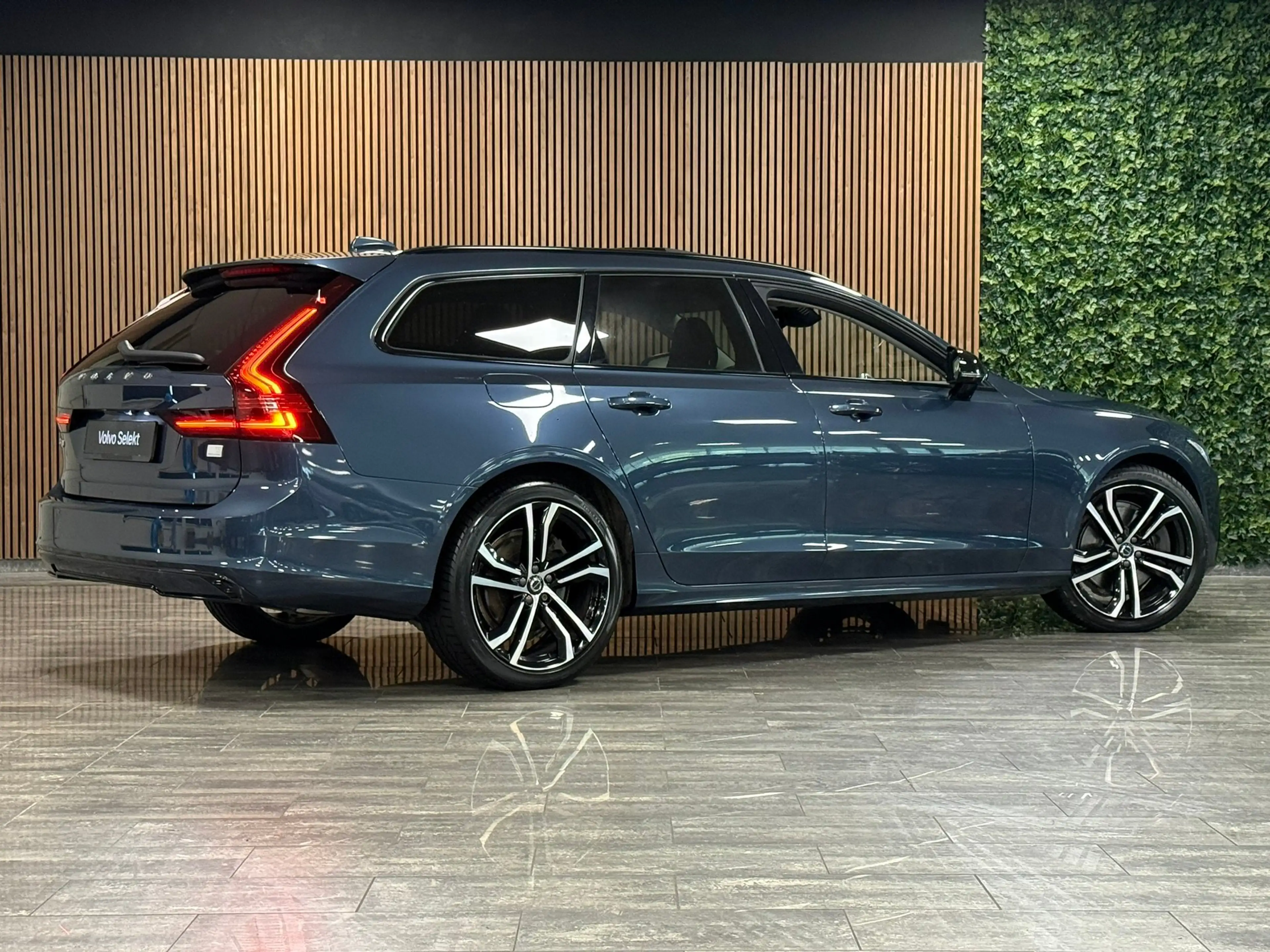 Volvo V90 T8 AWD Recharge Ultimate Dark | Bowers & Wilkins | — photo 3