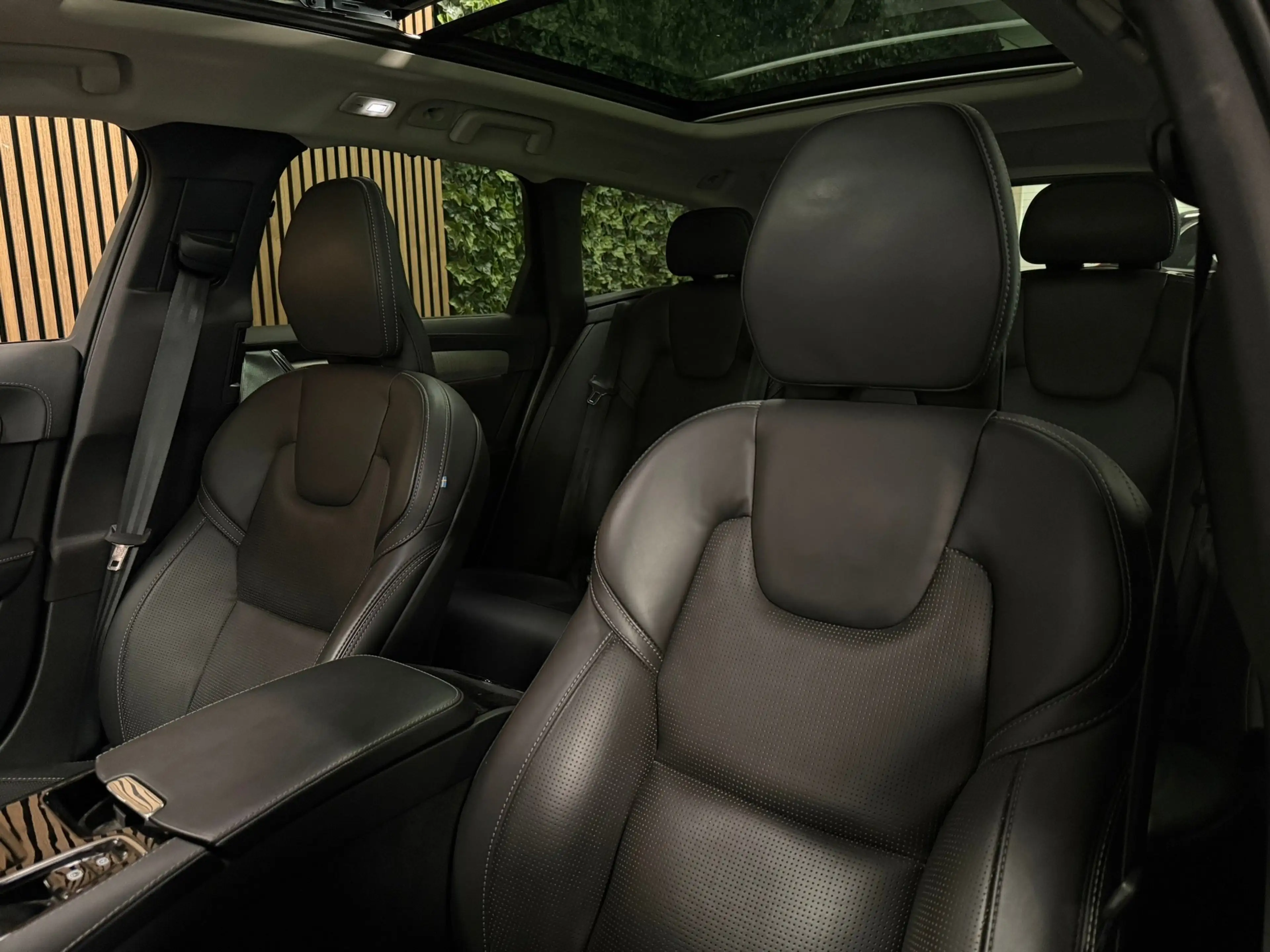 Volvo V90 T8 AWD Recharge Ultimate Dark | Bowers & Wilkins | — photo 17