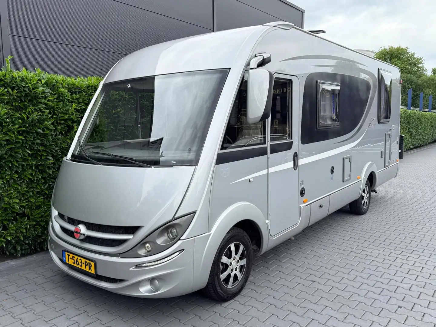 Bürstner Viseo i 720G Integraal Camper 35DKM, QUEENSBE Grijs - 2