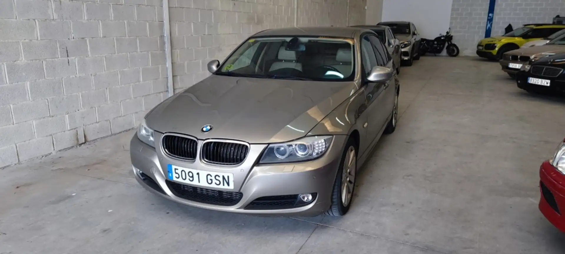 BMW 320 320d Amarillo - 1