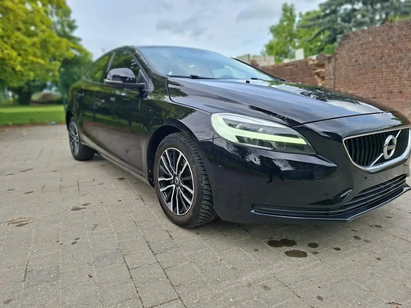 Volvo V40 2.0 T2 R-Design - 1