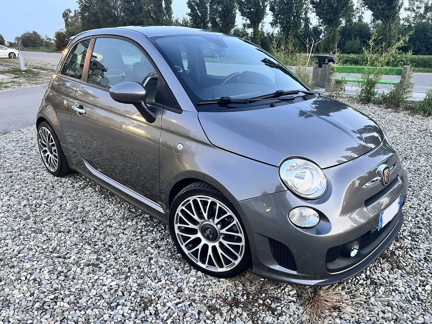 Abarth 500 1.4 16v t. t-jet Custom s/xeno c/sens.p. 135cv Gri - 2