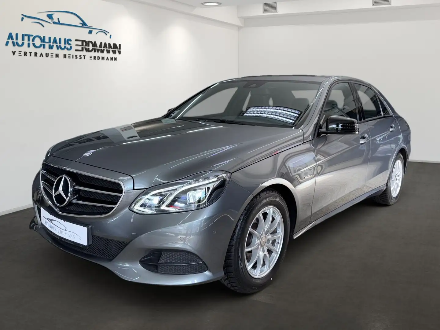 Mercedes-Benz E 200 Avantgarde Edition E*1.Hand*18.360 KM!* Grau - 1