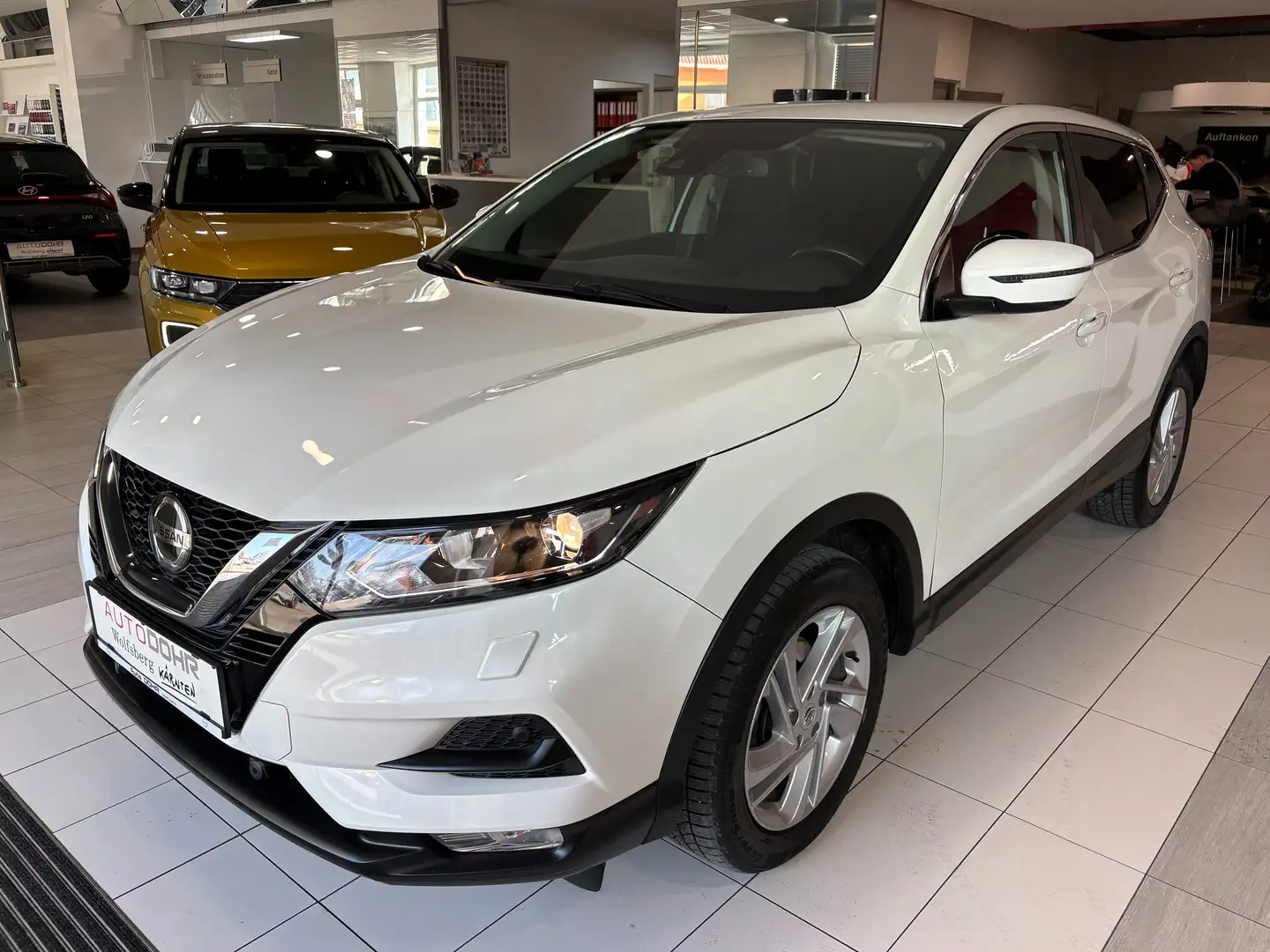 Nissan Qashqai Qashqai 1,3 DIG-T Acenta Acenta Weiß - 1