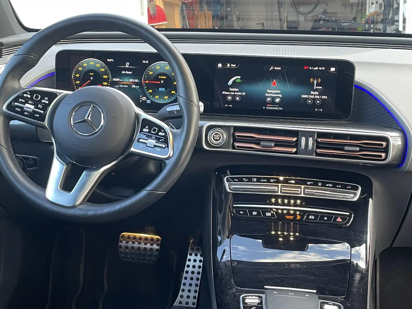 Mercedes-Benz EQC 400 EQC 400 4Matic AMG Line Schwarz - 2