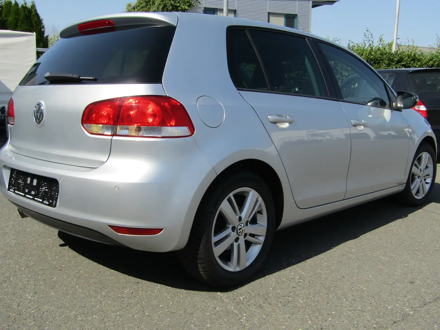 Volkswagen Golf Match BlueMotion/BMT, Allwetterbereifung, wenig KM Silber - 2