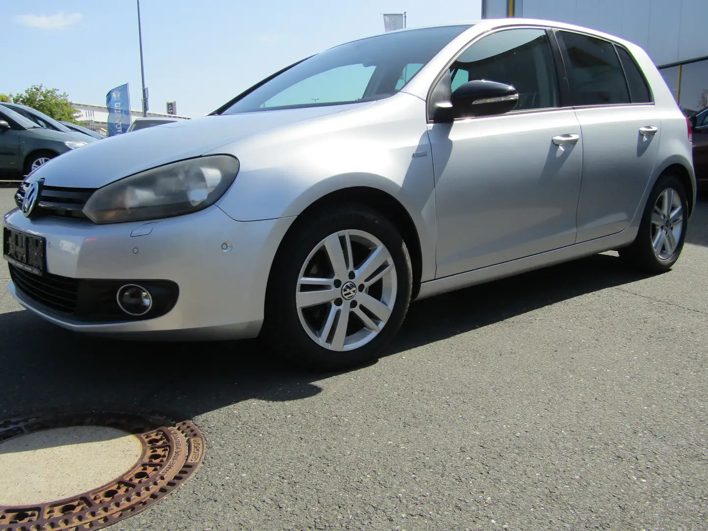 Volkswagen Golf Match BlueMotion/BMT, Allwetterbereifung, wenig KM Silber - 1