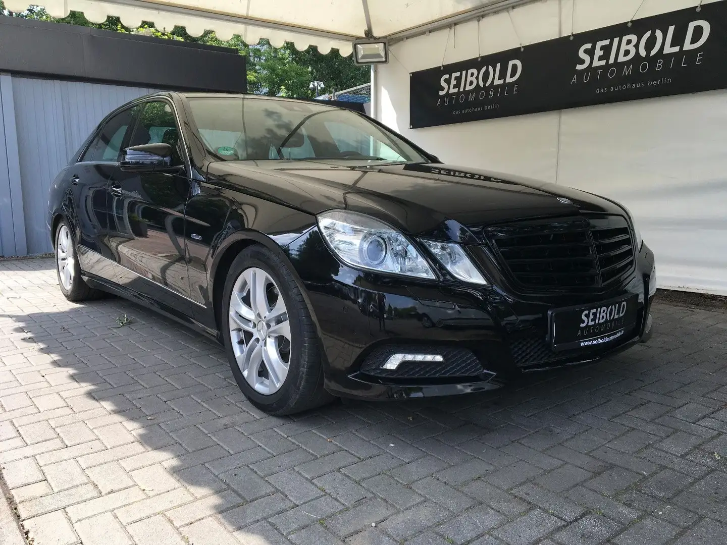 Mercedes-Benz E 250 CGI BlueEfficiency Autom/Leder/Xenon/Navi Schwarz - 2