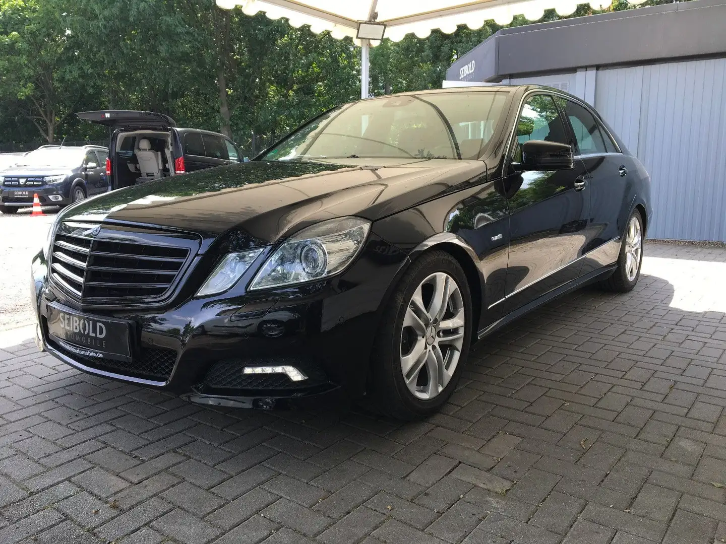 Mercedes-Benz E 250 CGI BlueEfficiency Autom/Leder/Xenon/Navi Schwarz - 1