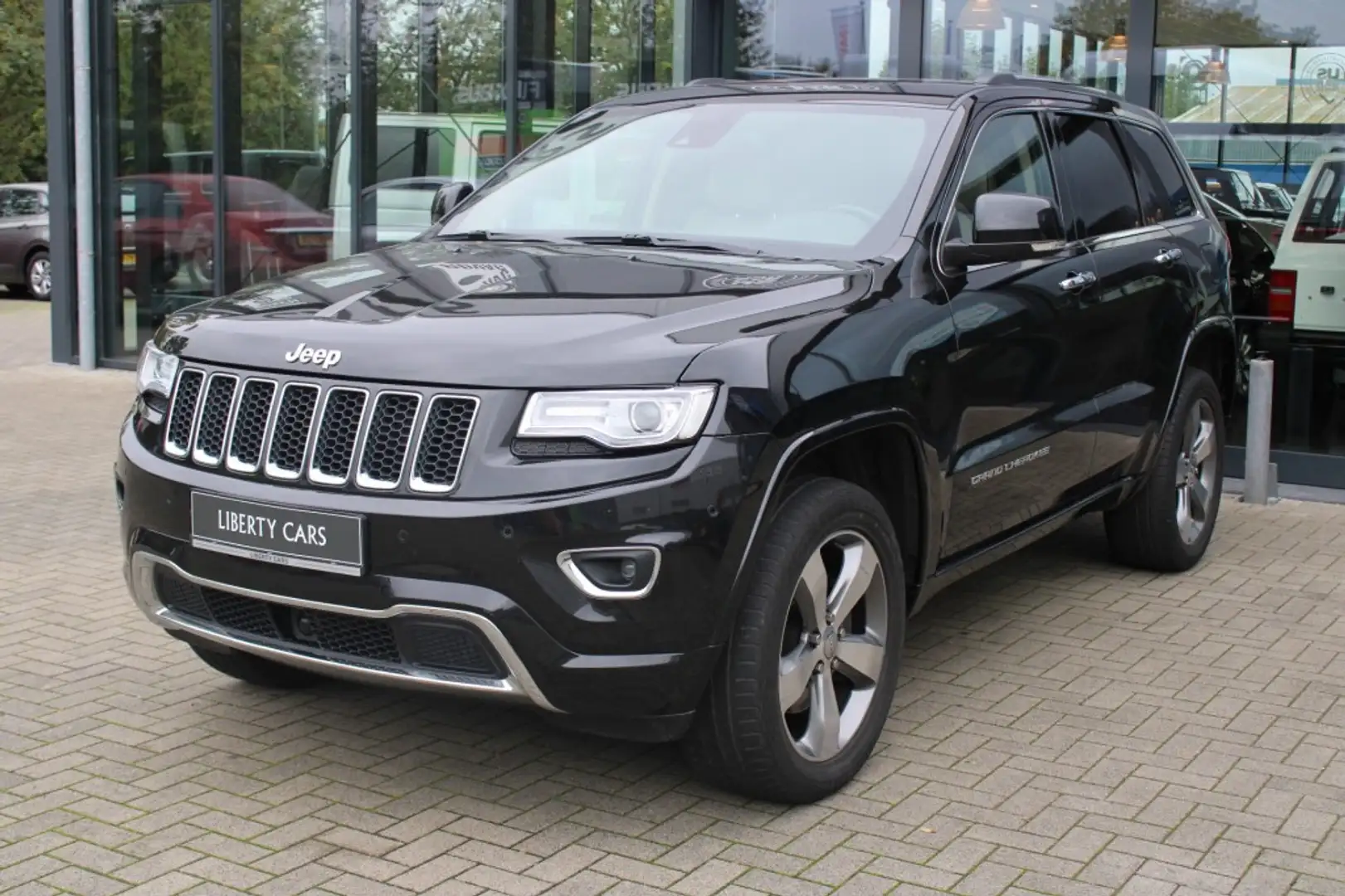 Jeep Grand Cherokee 5.7i V8 HEMI 4x4 Aut. OVERLAND / Luchtvering / Bor Noir - 2