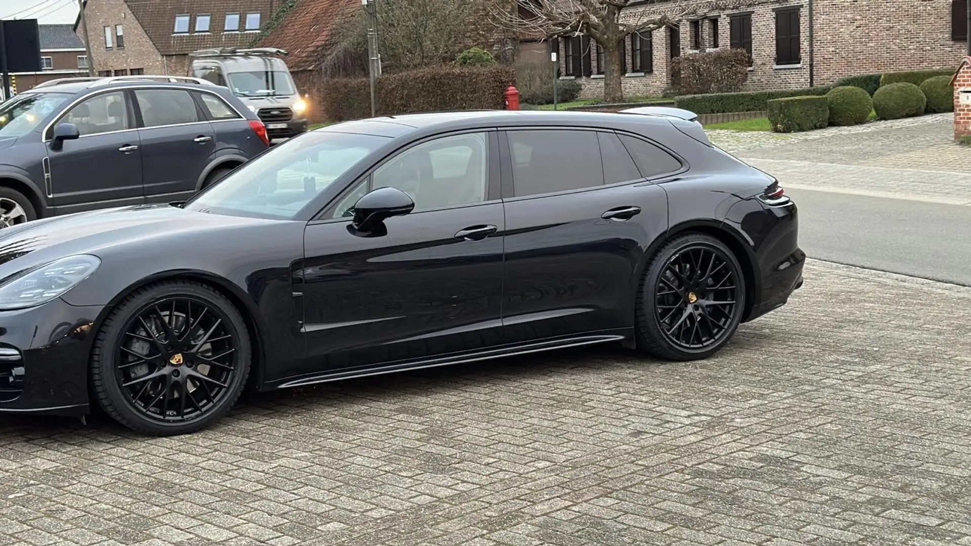 Porsche Panamera 4S Sport Turismo - 1