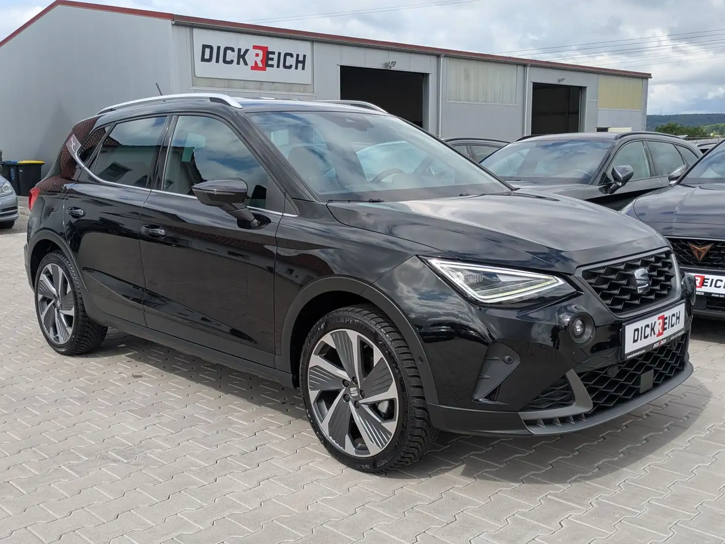 SEAT Arona 1.0 TSI FR DSG AHK*ACC*LED*APP*DAB*KAMERA Black - 1