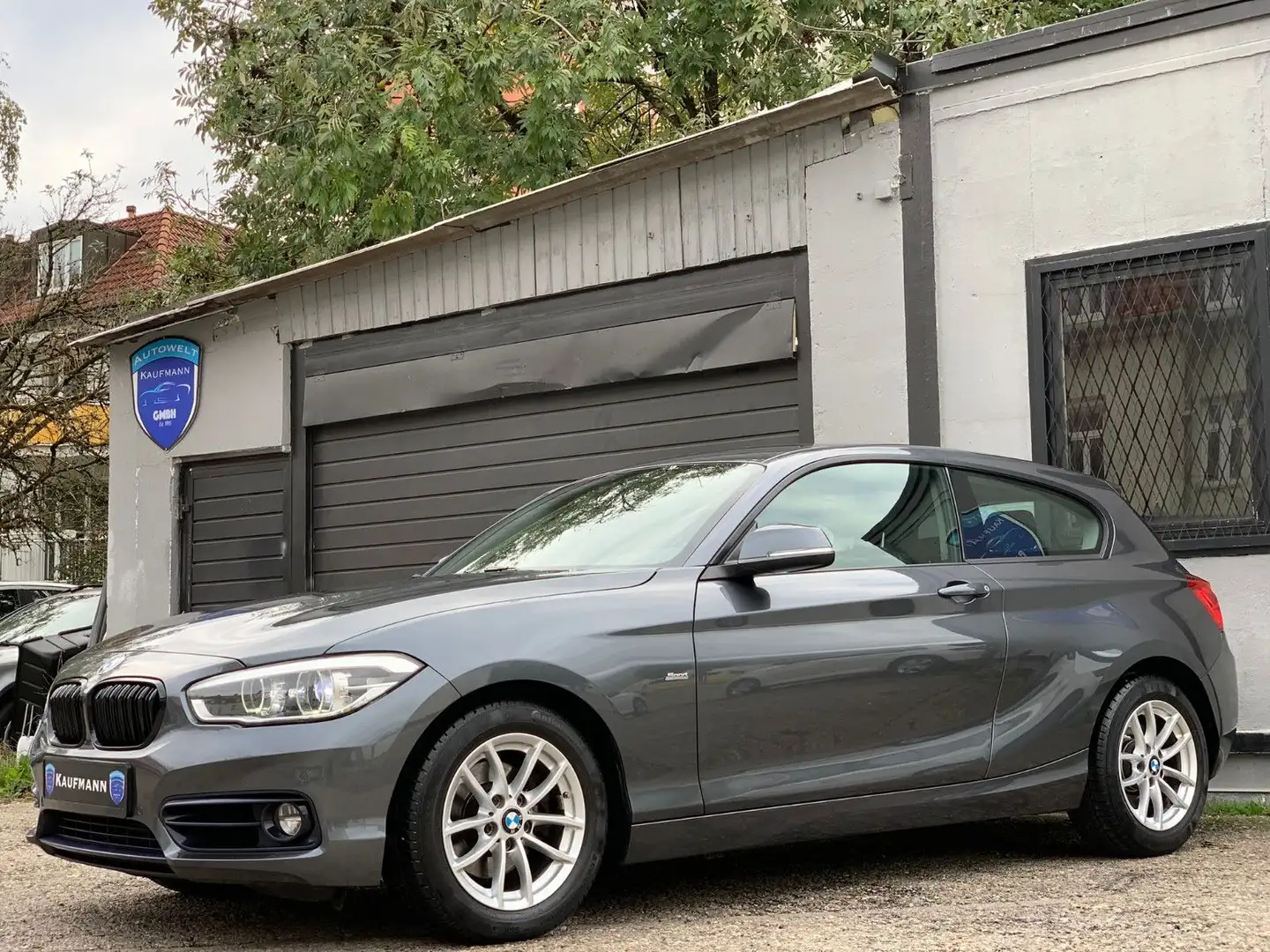 BMW 120 d Sport Line LED Sitzheizung Tempomat Ahk - 1