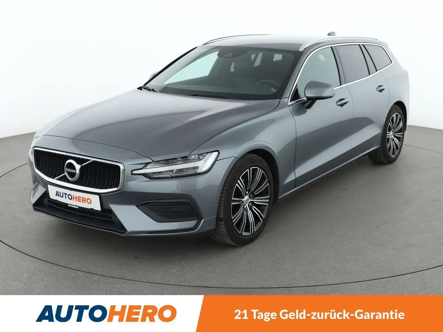 Volvo V60 2.0 D4 Momentum Aut.*NAVI*LED*ACC*PDC*SHZ* Grau - 1