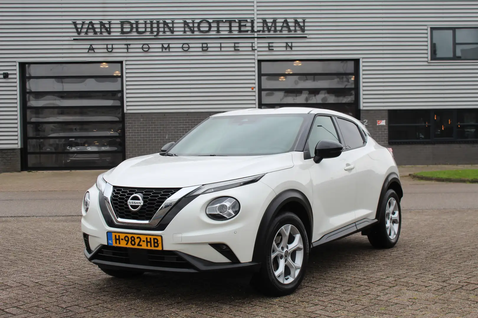 Nissan Juke 1.0 DIG-T N-Connecta / Carplay / Camera / N.A.P. Weiß - 1