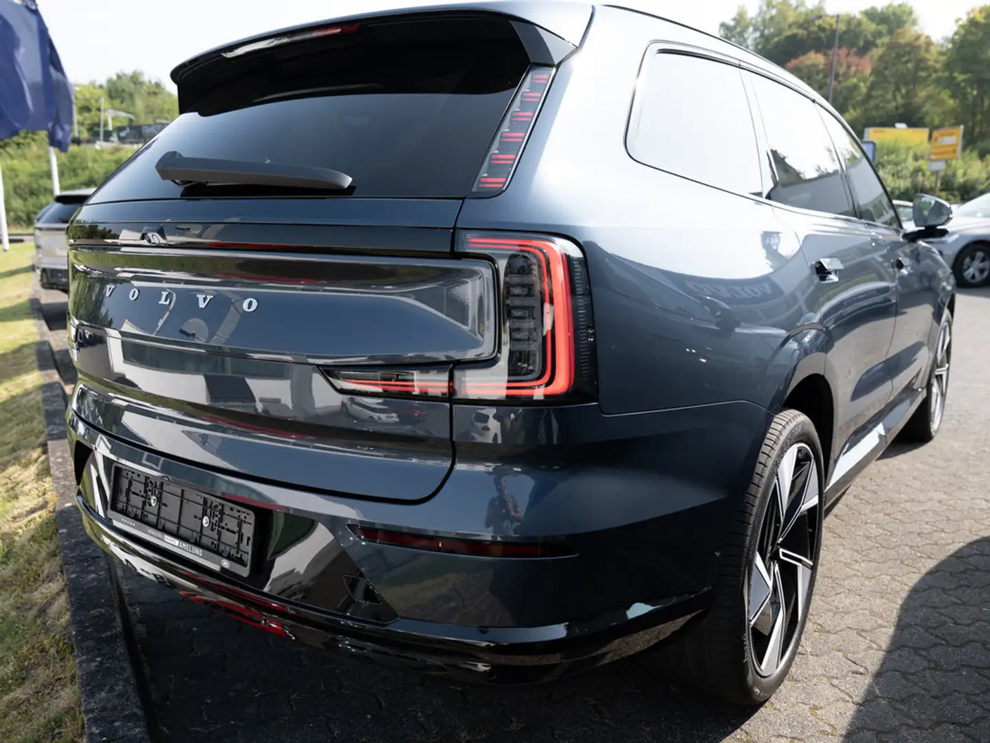 Volvo EX90 Ultra Performance Pure Electric AWD PANO Blauw - 2