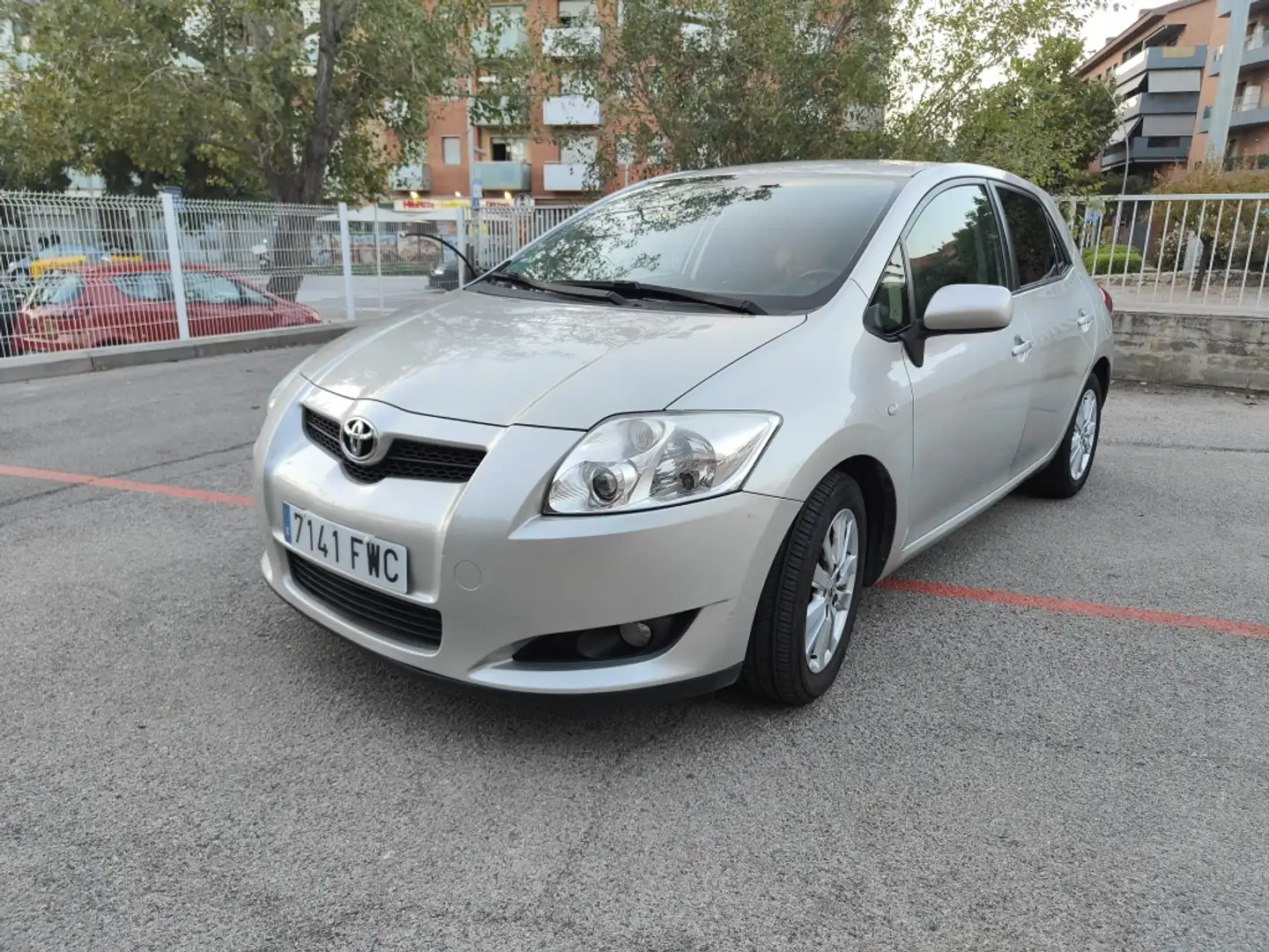Toyota Auris 1.6 VVT-i Sol M/M Silber - 1