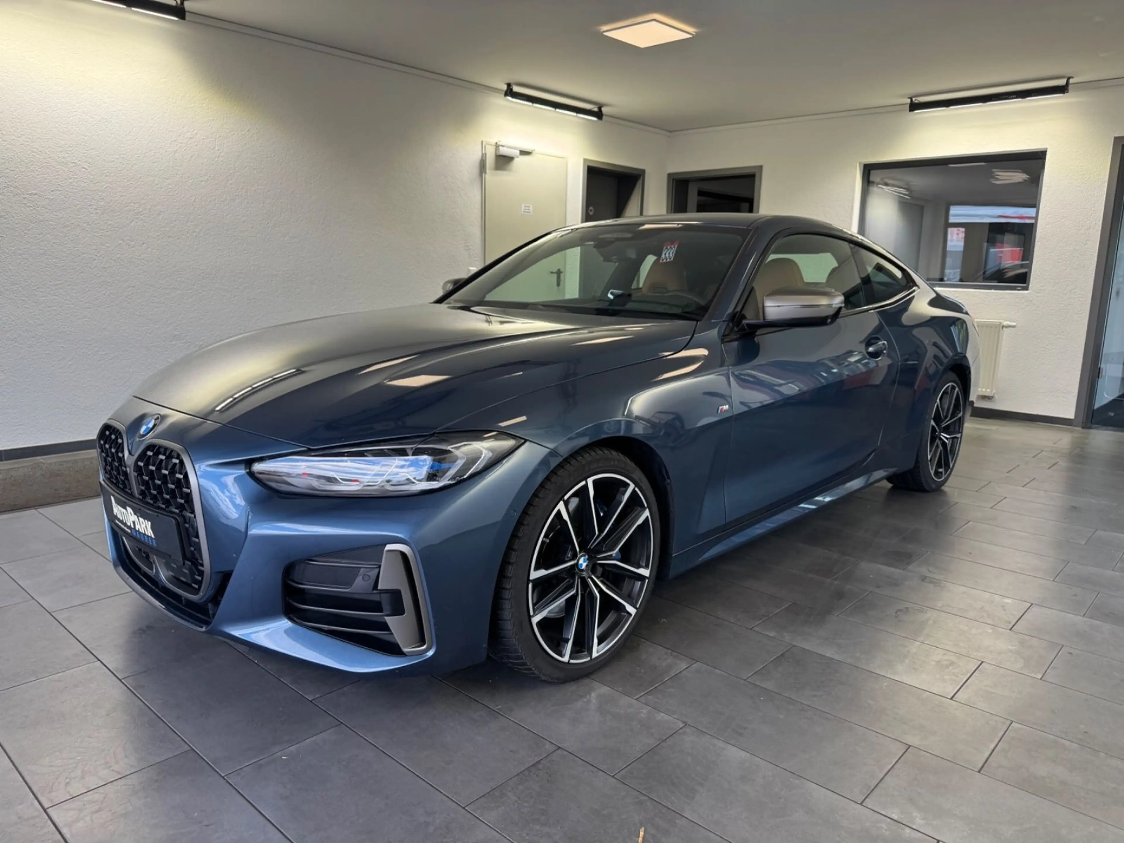 BMW M4 i Coupe xDrive*LEDER*