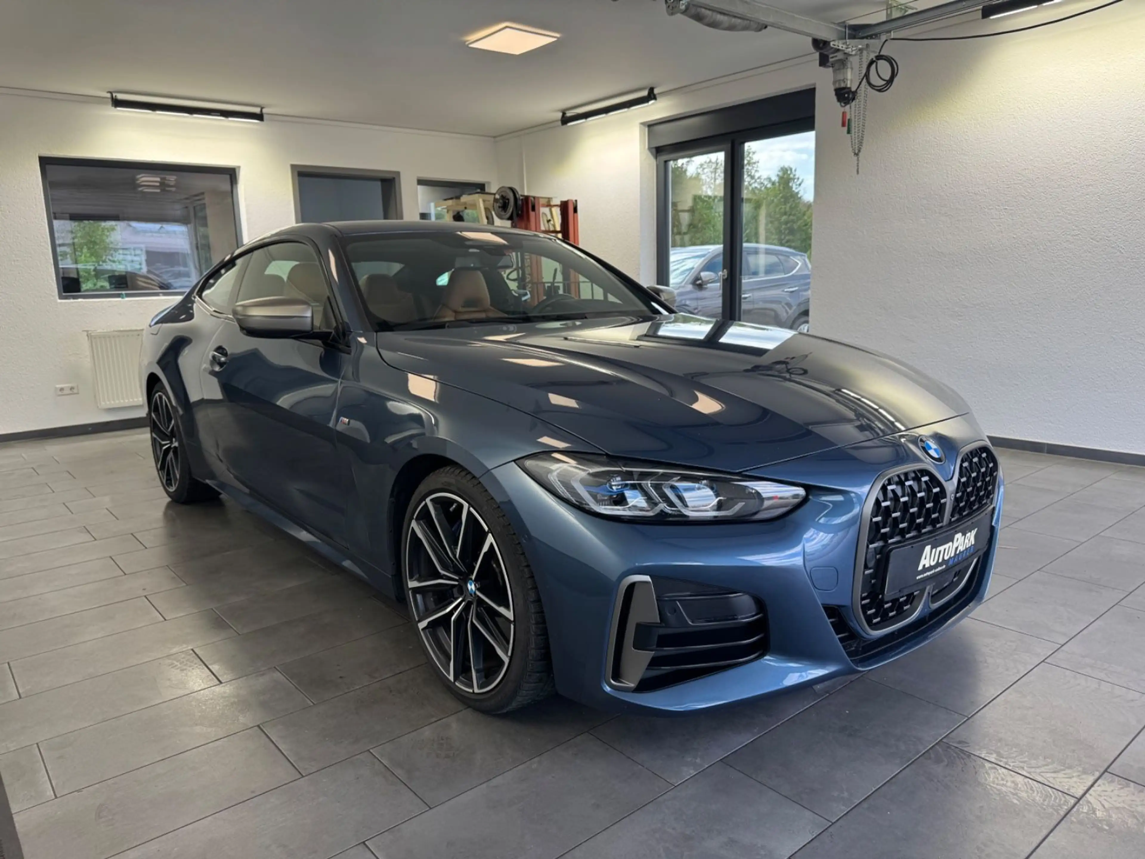 BMW M4 i Coupe xDrive*LEDER* — photo 4