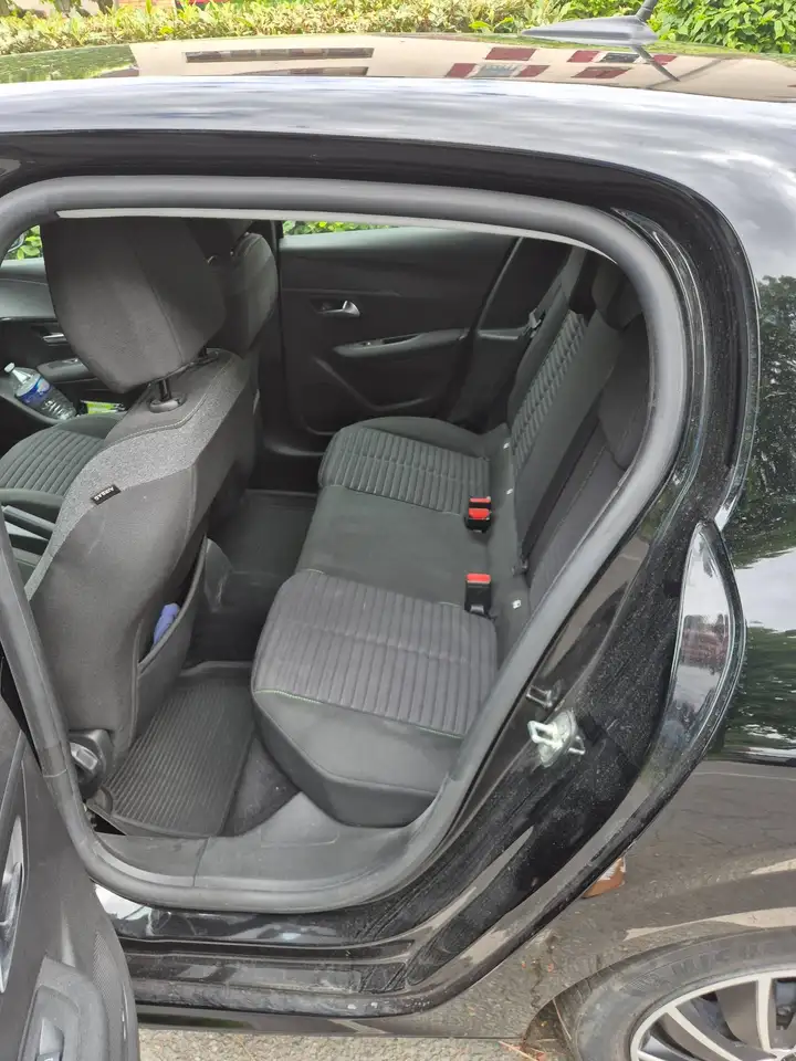 Peugeot 208 208 — photo 2