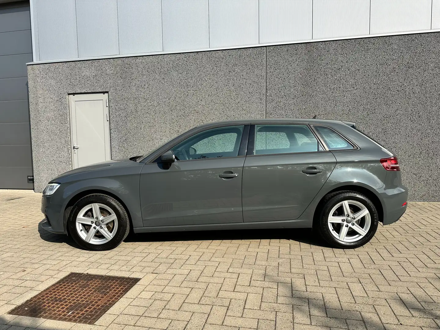 Audi A3 A3 30 TFSI Sportback Gris - 2