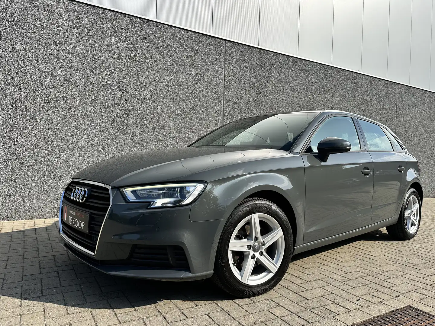 Audi A3 A3 30 TFSI Sportback Gris - 1
