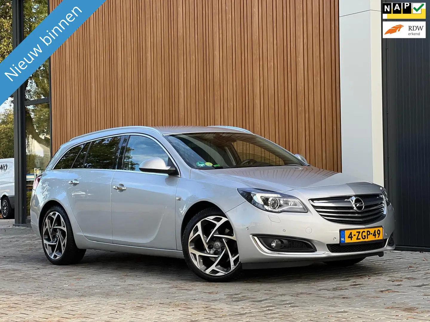 Opel Insignia Sports Tourer 2.0 CDTI EcoFLEX Cosmo|Bj015 Grijs - 1
