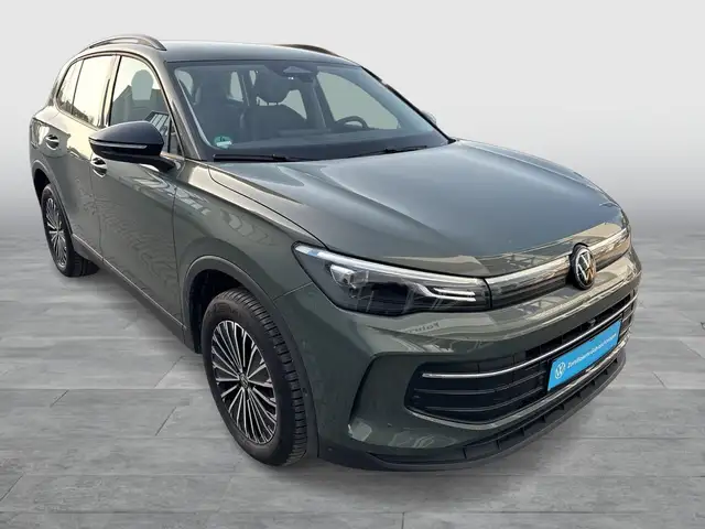 Volkswagen Tiguan view 6