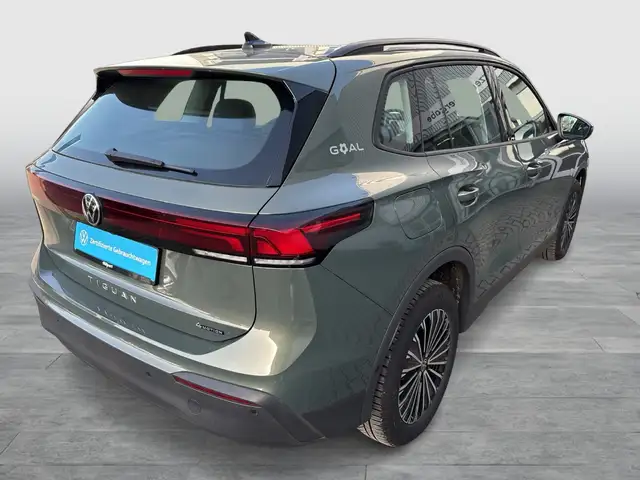 Volkswagen Tiguan view 5