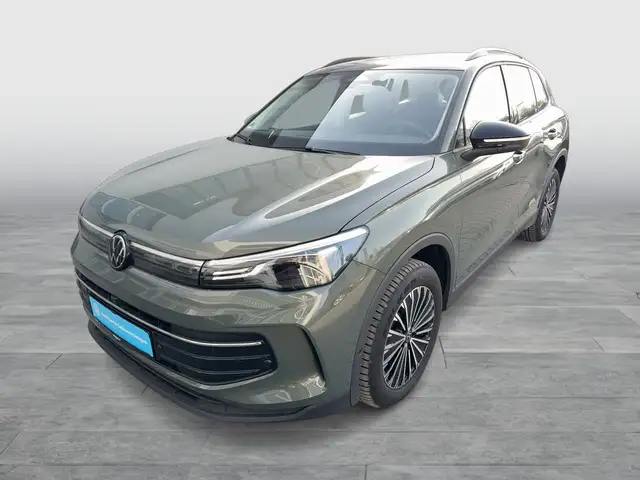 Volkswagen Tiguan view 2