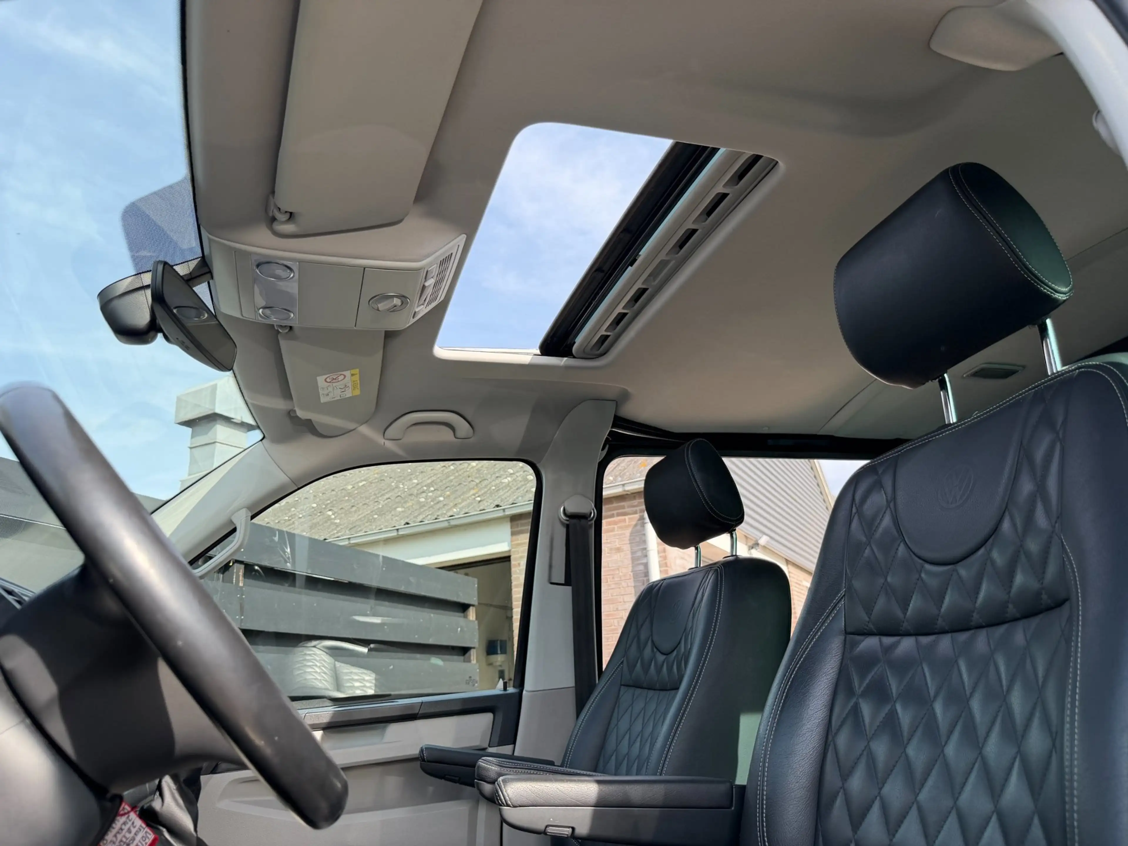 Volkswagen Transporter 2.0 TDI L2H1 DC Highline Schuifdak I Leder I Dubbe — photo 7