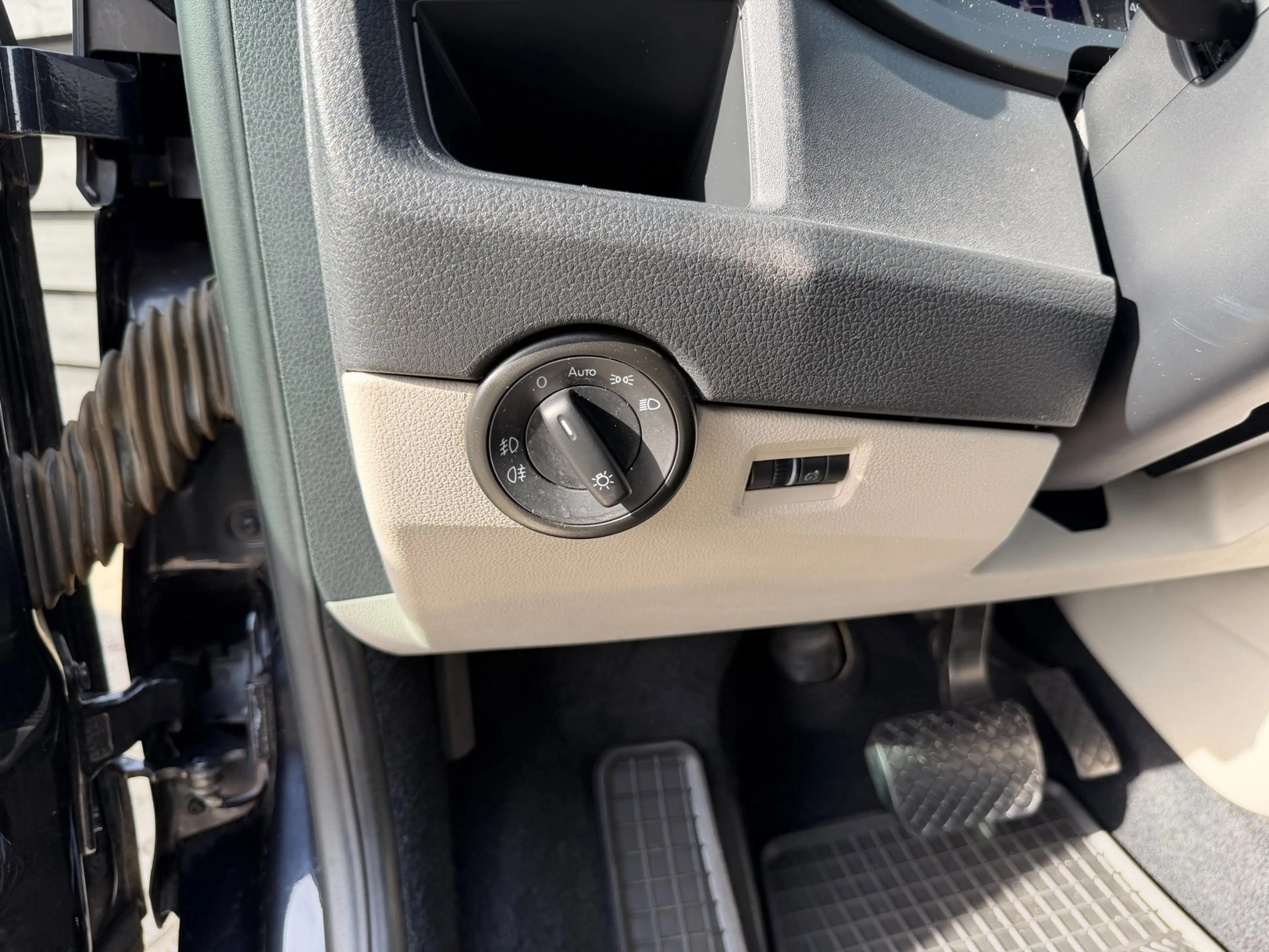 Volkswagen Transporter 2.0 TDI L2H1 DC Highline Schuifdak I Leder I Dubbe — photo 12