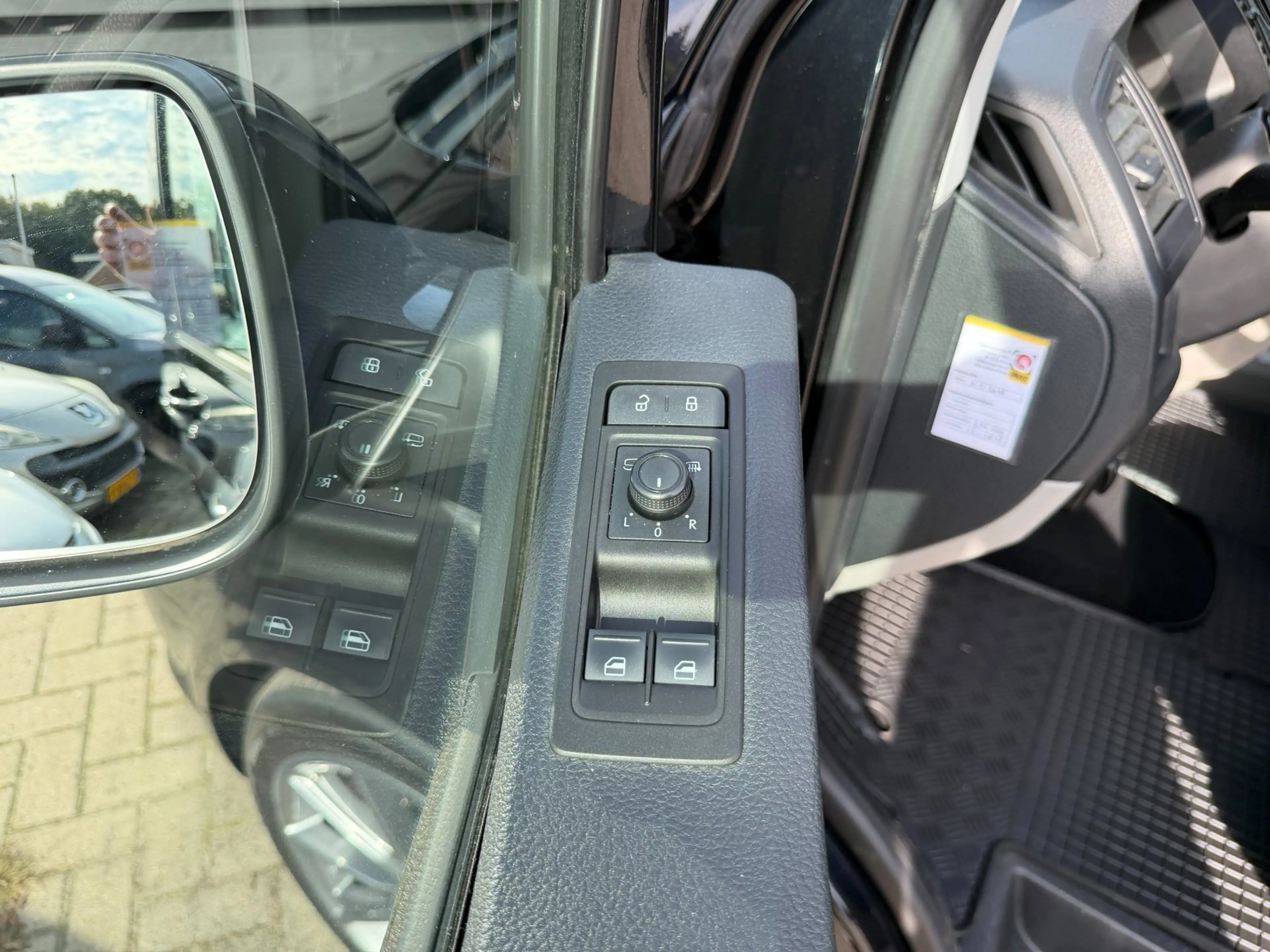 Volkswagen Transporter 2.0 TDI L2H1 DC Highline Schuifdak I Leder I Dubbe — photo 11