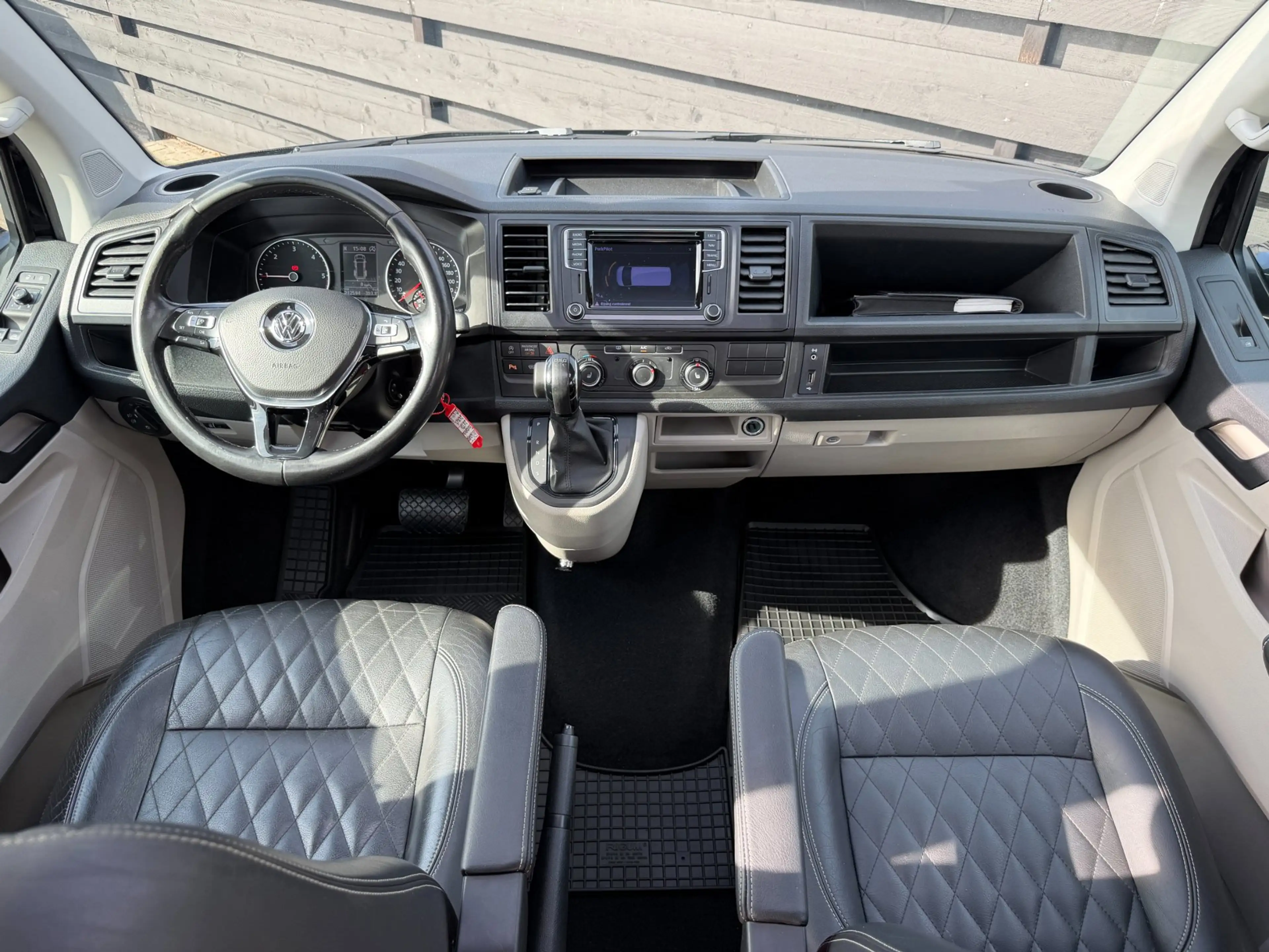 Volkswagen Transporter 2.0 TDI L2H1 DC Highline Schuifdak I Leder I Dubbe — photo 2