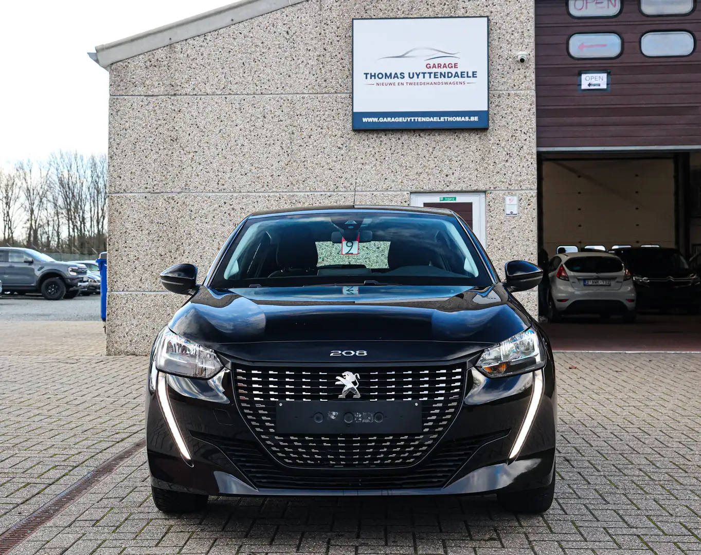 Peugeot 208 NAVIGATIE*APPLE-CARPLAY*PARKEERSENSOREN*CRUISECONT Schwarz - 2