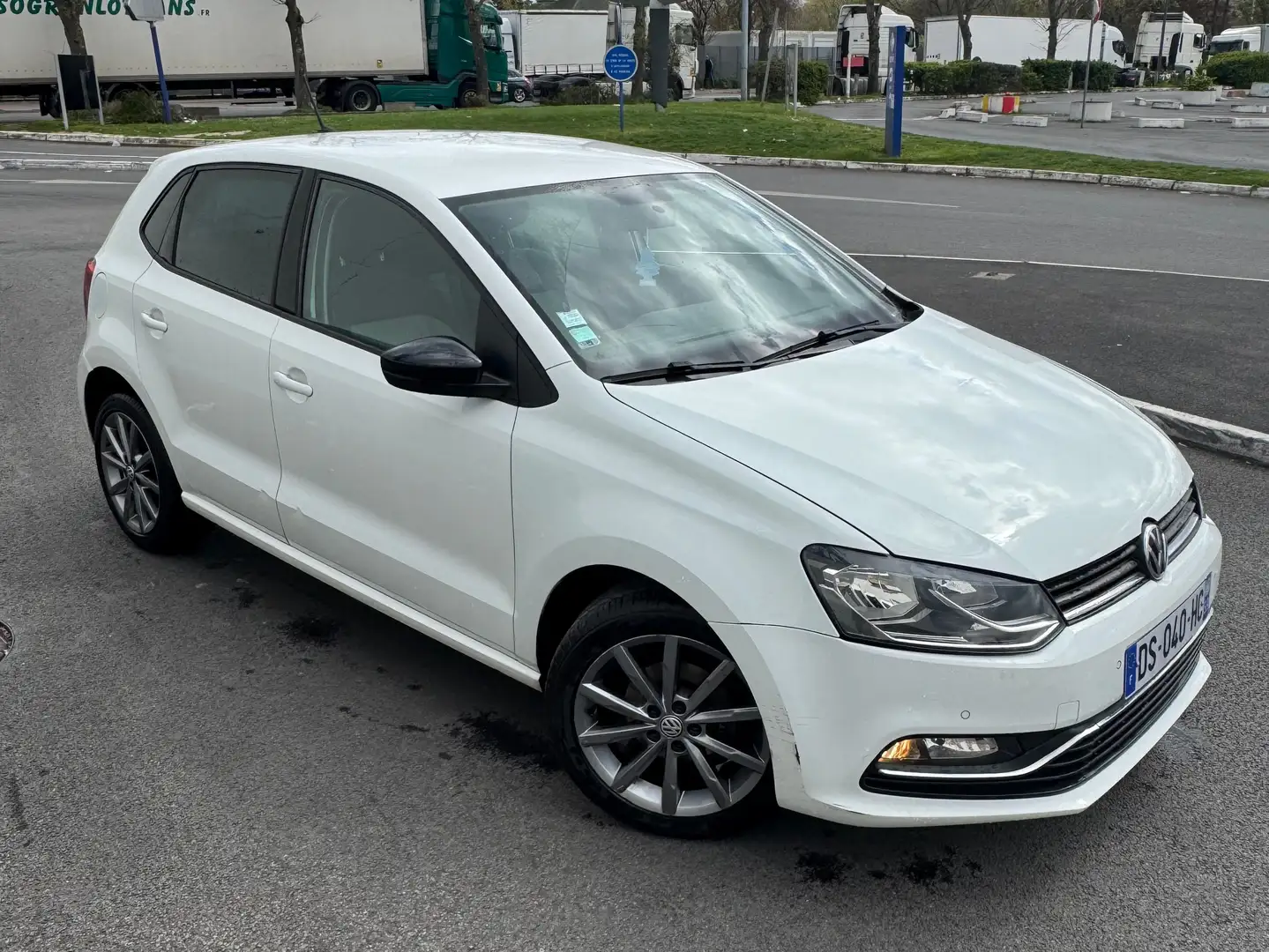 Volkswagen Polo Polo 1.4 TDI 90  Série Spéciale Cup Blanc - 2