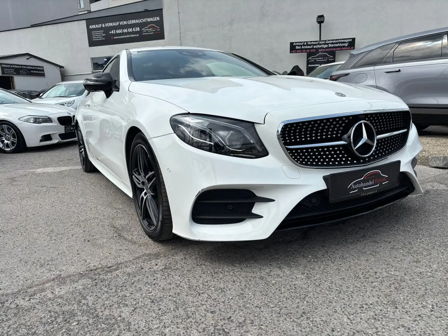 Mercedes-Benz E 220 d Autom. **AMG LINE** MegaZustand Servicegepflegt Weiß - 1