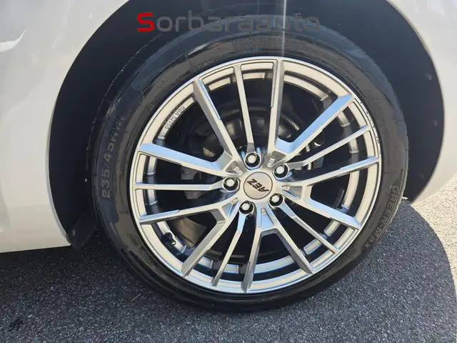 Volkswagen Beetle view 8