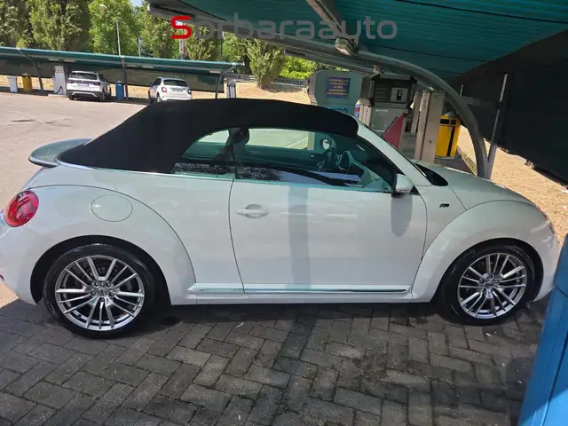 Volkswagen Beetle view 4