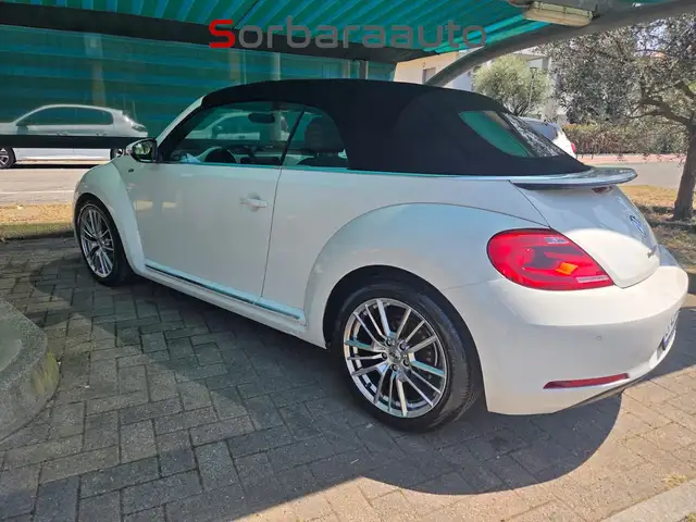 Volkswagen Beetle view 3